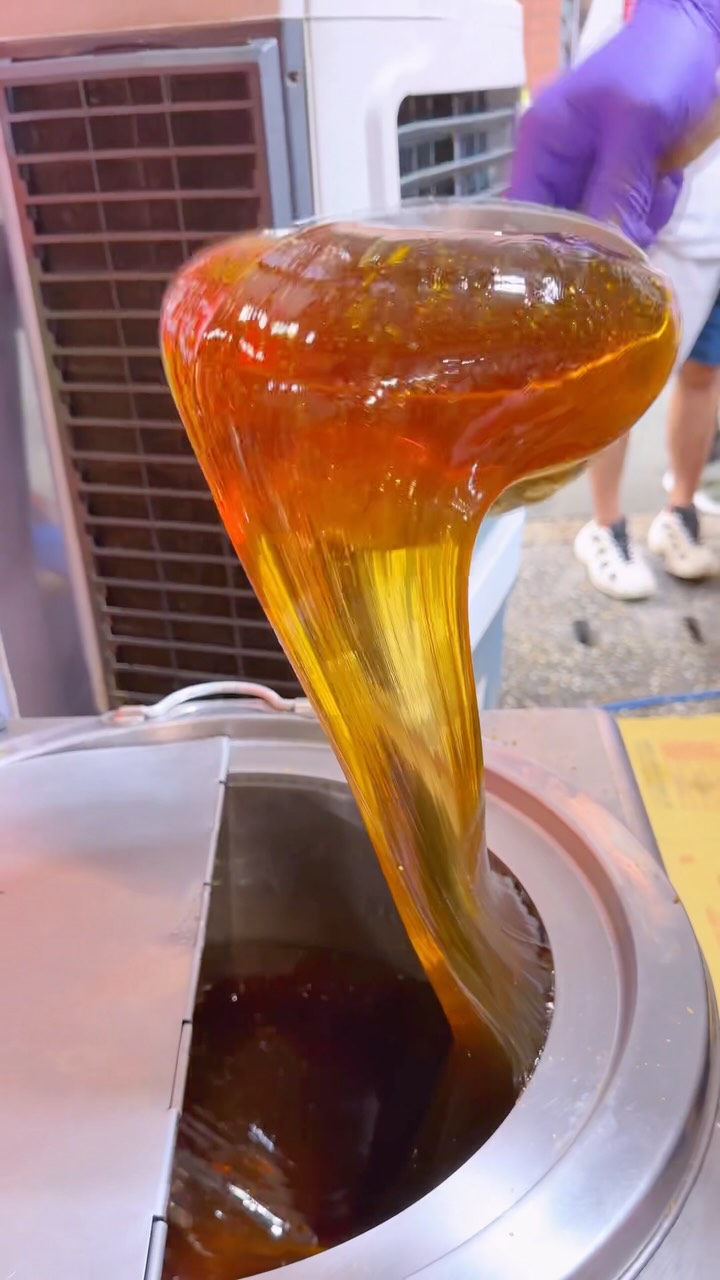 桃園大溪傳承三代的古早味麥芽花生糖,現場製作過程好療癒!
麥芽花生糖非常香,吃起來像千層酥,香氣十足而且不黏牙😍
每天都人潮滿滿,大家來一次都買很多盒,絕對是大溪老街必買~
📍全冠花生麥芽糖
電話:0923-235-975
地址:桃園市大溪區和平路36號
#桃園美食 #大溪老街 #古早味 #桃園 #taiwanesefood 縮圖