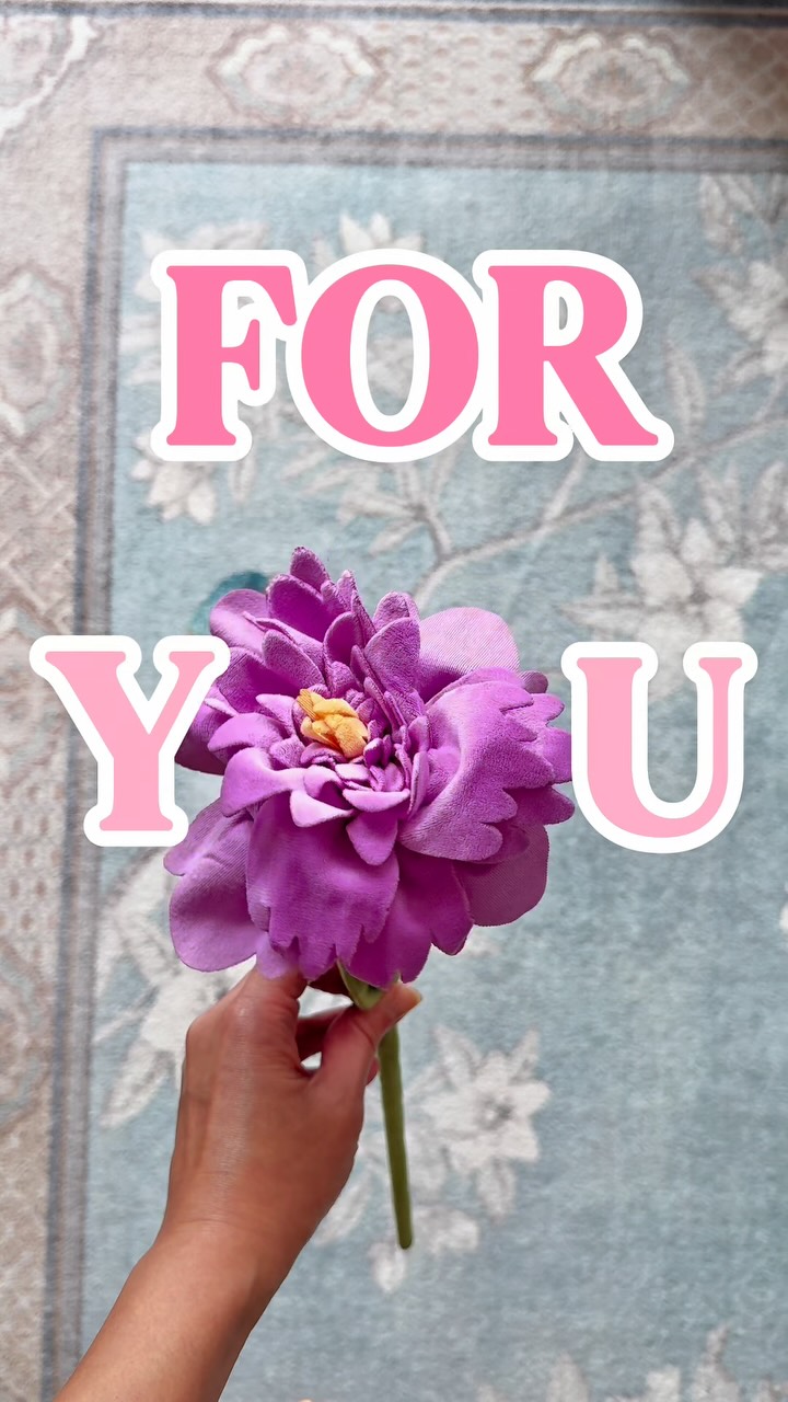 🌸Get a free flower📍FLOWER SHOP TAIPEI 👉only 2 days left👉end September 4th, 2026🌸 🌸🌸🌸
How?👉Follow:
@lovefancybonbonstyling
@_f.l.o.w.e.r.s.h.o.p_
@cyjoyce.taiwan
@breezecenter
👉all 4
👉show it at the counter
👉get your free stem of flower.
💖🌸That’s it!
🌸免費送花數2天👉9月4日2026 年截止
追蹤:
@lovefancybonbonstyling
@_f.l.o.w.e.r.s.h.o.p_
@cyjoyce.taiwan
@breezecenter
👉四個都要追蹤
👉到櫃檯出示畫面
👉就能免費帶走一枝花
💖🌸就是這麼簡單!快分享給親朋好友!
🌸A flower can hold a feeling words could never carry.
A bouquet isn’t just something you receive,it’s a moment someone chose to give you.
Every petal picked with intention,
every color meant to say,
“I was thinking of you !”
without needing to say anything at all.
And the moment you see it,
something in you just melts.
You feel so loved.
So warm.
So touched,
all at once.
That feeling, right there?
That’s love.
So the next time you’re deciding what to send someone… let it be flowers.
Let it be soft,
let it be beautiful,
let it be passionate,
let it say what you couldn’t find the words for.
Because love,
at its most romantic,
has always looked a little like this. 💖💐
@_f.l.o.w.e.r.s.h.o.p_
@cyjoyce.taiwan
📍 FLOWER SHOP TAIPEI
愛最美的樣子,
往往,
藏在無聲裡。💖
Follow @Lovefancybonbonstyling for lifestyle and traveling fun
#taipeitravel #flowershoptaipei #cjhendry #台北旅遊 #lovefancybonbon 縮圖