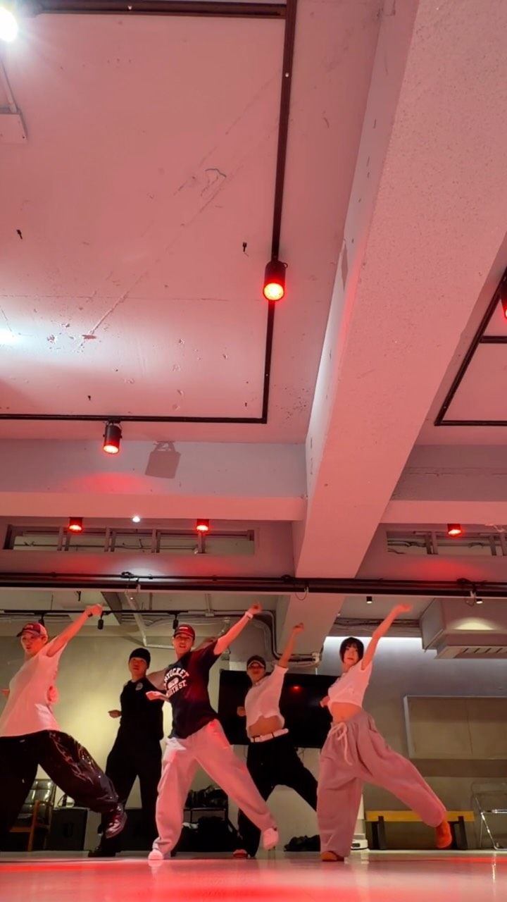 跳完要去夜市吃雞排囉 🍗
@genblue.official
#genblue #幻藍小熊 #夜市王 #fyp #dance 縮圖