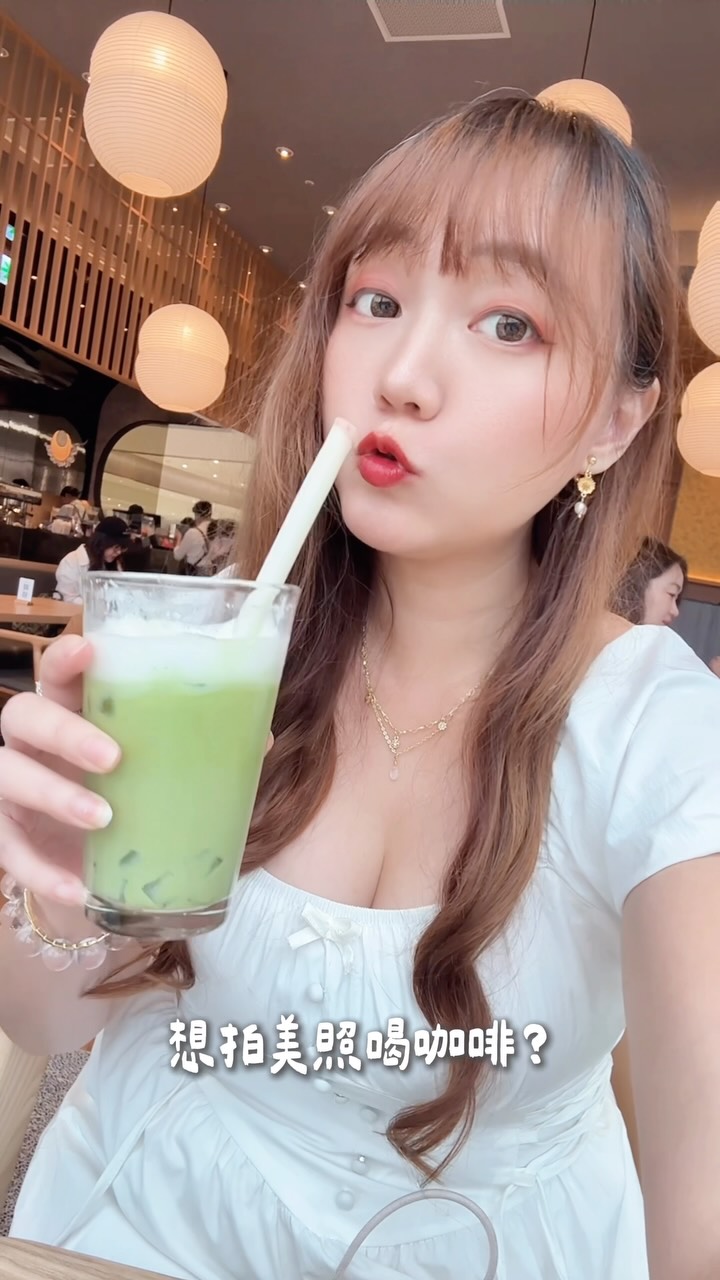想看101喝咖啡吃蛋糕拍美照?
這裡的窗景光線超好
日本精品咖啡來台首店
不過我選了宇治抹茶蕨餅拿鐵
飲料有點甜不能調,但蕨餅很道地
是滑嫩的日本口味!
草莓蛋糕很迷你可愛
低消一杯飲料就能來
喜歡享受窗景陽光的朋朋
推薦來賞景喝咖啡!
神乃珈琲 | 遠東GARDEN CITY大巨蛋店
■ 臺北市信義區忠孝東路四段505號(遠東Garden City大巨蛋店3樓)
■ 02-27531988
#遠東GARDENCITY #大巨蛋 #神乃珈琲 #國父紀念館咖啡廳 #日本咖啡 縮圖