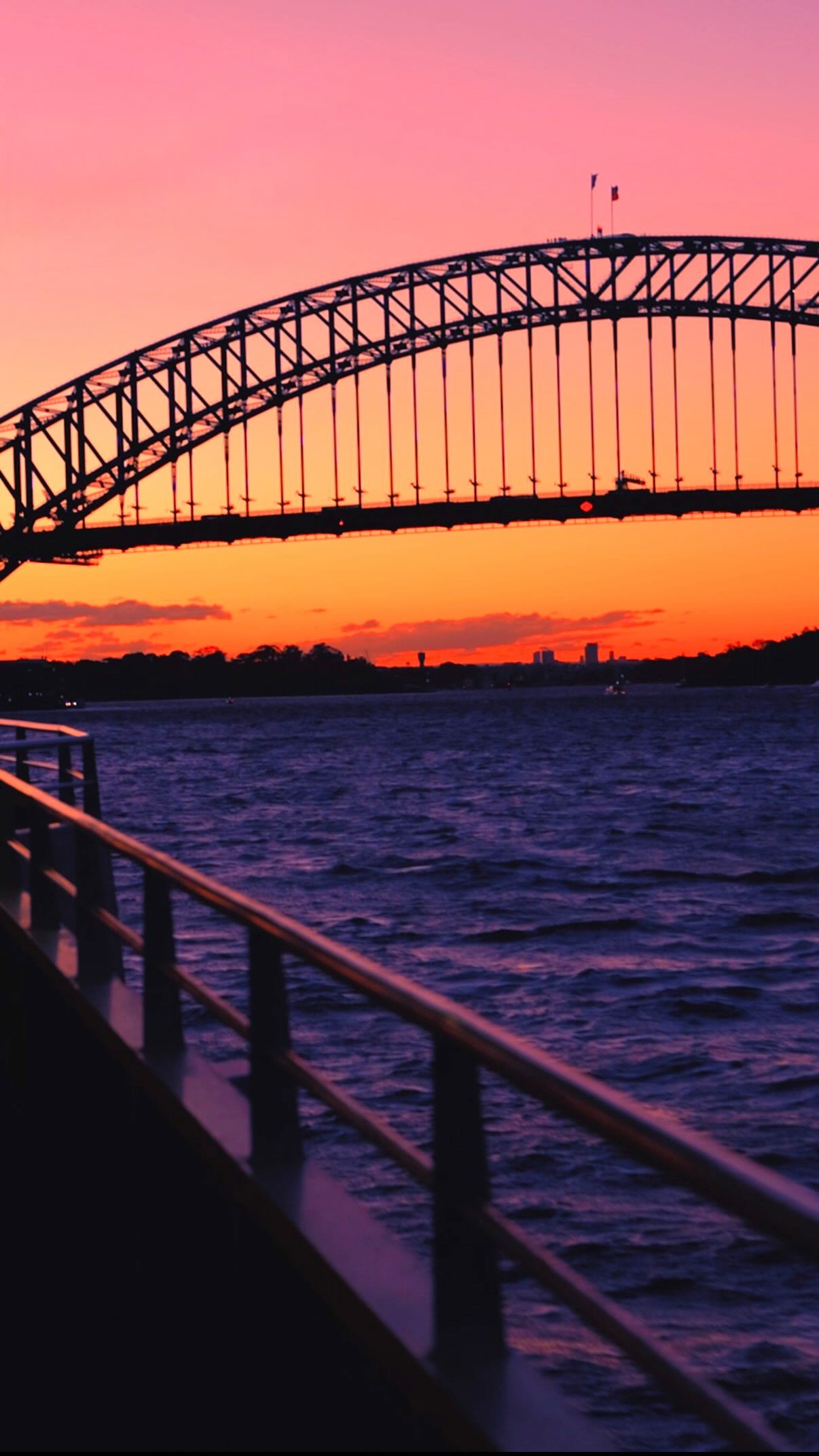 Maybe the best sunset in Australia 🇦🇺
澳洲最美的夕陽 大概就是這一刻了🌅
搭著船吹著海風
看著夕陽慢慢落在雪梨港灣大橋旁
享受澳洲獨有的粉色浪漫
如果來雪梨旅遊 很推薦安排一次在船上看日落
📍 Sydney Harbour|Sydney, Australia 🇦🇺
-
#sunset #sydney #australia #cinematic #澳洲 縮圖