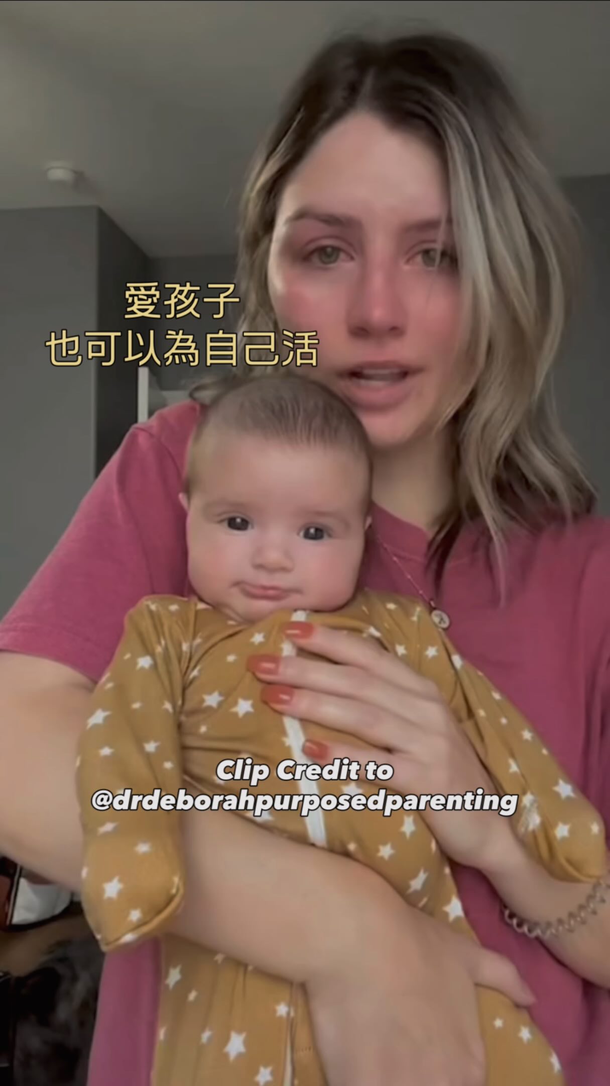 看到影片裡這位媽媽哭著說：「想到要離開寶寶，心就像被撕成兩半。」
我相信很多職場媽媽，或是剛把孩子送去早療的家長，
一定都能瞬間紅了眼眶。

我們常常覺得自己做得不夠好。
去上班覺得虧欠孩子，留在家又覺得失去了自我。
但就像影片裡那位前輩溫柔的提醒：
「你沒有任何問題，只是愛還在找節奏。」
「這不是崩潰的階段，而是蛻變的時刻。」

身為早療爸爸，我也曾面對無數次內心的拉扯。
但後來我明白，我們去工作、去建立自己的備援系統，
並不是拋下孩子。

當我們學會安頓自己的理智與情緒
孩子也會從我們身上，繼承這份直面生活的勇氣 👍

育兒這條路，我們的心裡已經裝了太多無形的焦慮。
如果在我們電量耗盡、帶孩子出門時，
又遇到脫序崩潰，理智線真的很容易斷掉 😂

為了降低這些無謂的消耗
我們非常需要為自己建立實體的「防呆機制」

如果你的孩子出門總是不受控
尖叫與脫序總讓你身心俱疲
​
別怕！身為早療兒爸爸，
我結合治療師的建議和我自己踩過的坑，
整理出了一份【安心外出檢查清單】
讓你從出門前就贏在起點，把焦慮變安心❤️

👇 留言「安心」
這份我每天都在用的檢查工具，我私訊給你！
#親子教養 #職場媽媽 #情緒支持 #全職媽媽 縮圖
