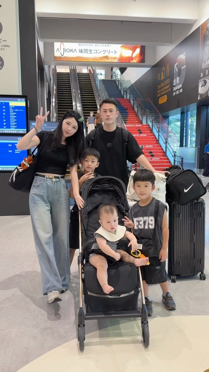 終於換我拍了
第一次一家五口出國
這六天真的是遇到太多事了
恭喜我們打怪成功🥳🥳🥳 縮圖