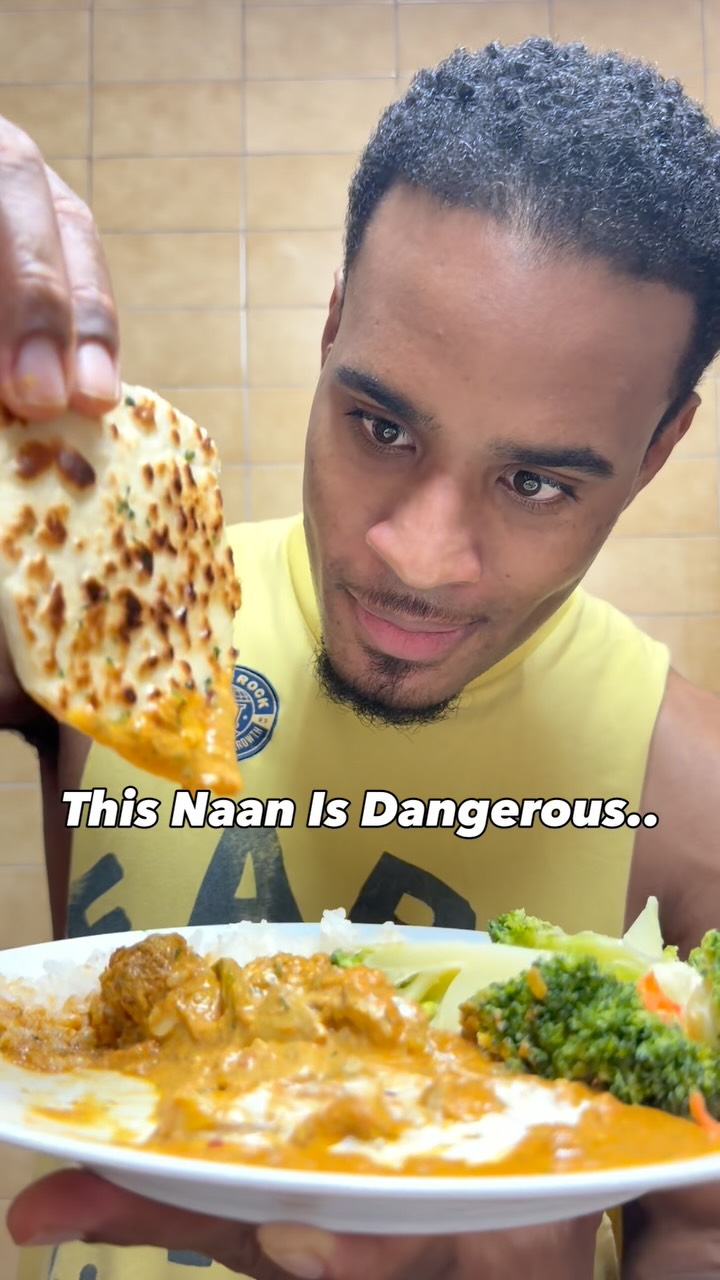 This naan is dangerous 🤤🔥
Soft, fluffy, brushed with butter and finished straight off the pan.👨🍳
What should I make next?👀 Drop your suggestions in the comments👇
#indiancuisine #naan #dinner #cooking #easyrecipe 縮圖