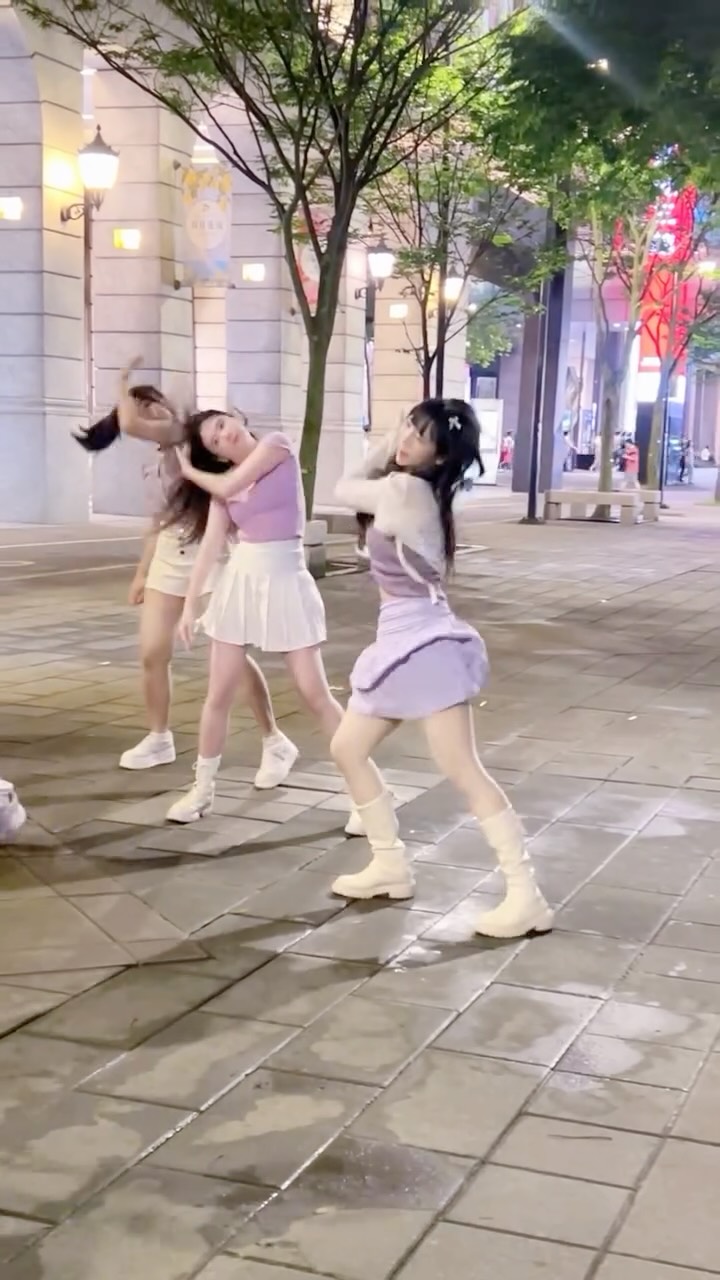 單純是因為喜歡𝗲𝗮𝗿𝘁𝗵𝗾𝘂𝗮𝗸𝗲那段而選的𝗦𝗮𝗿𝗮𝗻𝗴🥹🤍
📹:@linshelly_0216
—𝟬𝟱𝟭𝟬拍攝—
#izna #이즈나 #sign #sarang #유사랑 @izna_offcl
2026_07_20 縮圖