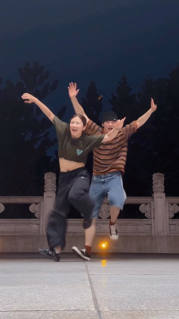 Headlock🧠Headlock🧠嘿辣🌶️

S: @lucigang - Headlock
C: @a_hung_chen @mushroom_wong 縮圖