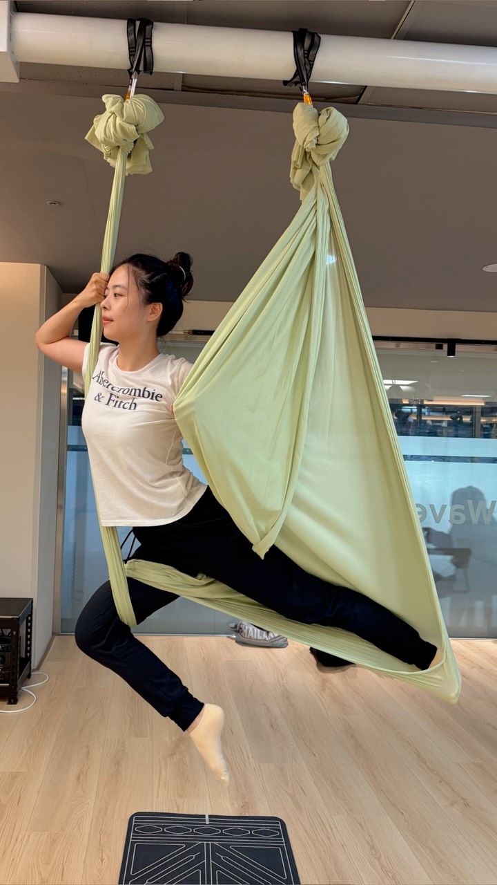 第6堂空瑜才終於能獨立完成老師給的一套動作
雖然還有超多進步空間
但每一堂我都感受到自己在進步、肌肉在成長
必須很努力才能看起來很輕鬆
完全就是在說空瑜啊⋯

#空瑜 #空中瑜伽 縮圖