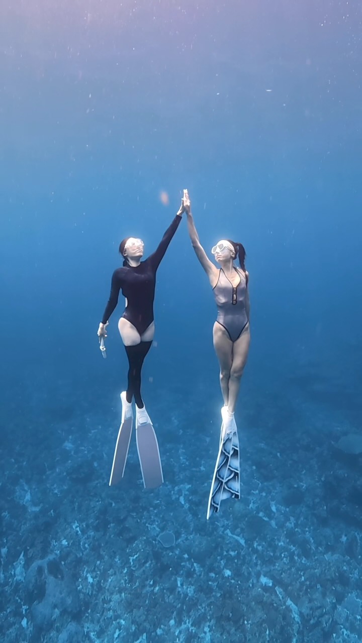 跟朋友許願成功🌊🫶🏻
終於讓我拍到這個自潛轉場了🤿
🌊💗🫶🏻✨🤿🧜♀️💕
#潛水 #自由潛水 #轉場 #freediver #freediving 縮圖