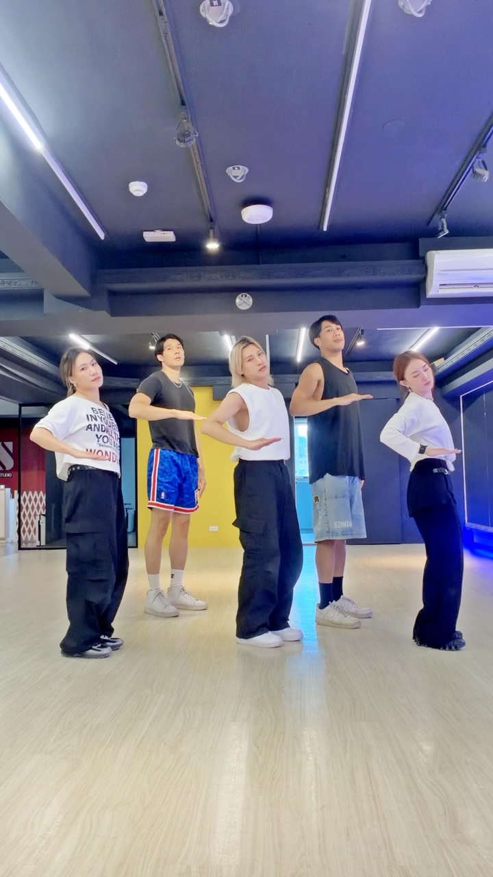 最後太好看了🤩
我現在跳還來得及吧🤣
@seannewjourney @_tao.190.tao_ @mmiichen @yuu_hybridcrew
8/22 5:30 我們會很炸🔥一起來大稻埕找我吧🌈
#artist #dance #bad #happy #kpop 縮圖