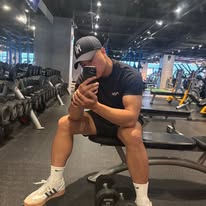 余記鴨王 Instagram 創作者頭像