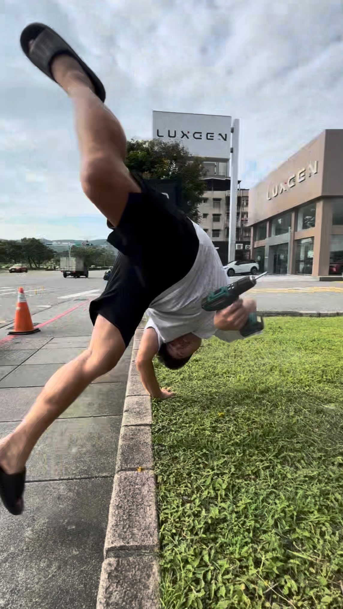 真的不要好奇別人的專業
好痛啊….
#扭力 #翻滾 #電動 縮圖