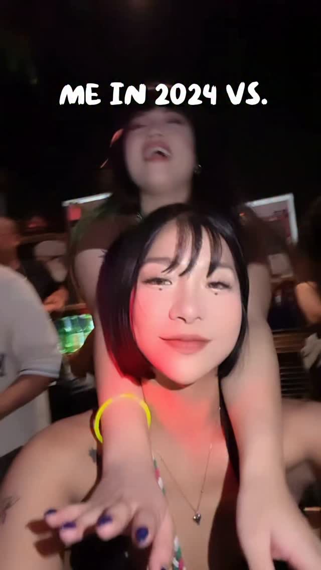大家都說生完小孩會變一個人
我:確實
人設有變 酒量沒有
😂😂😂 縮圖