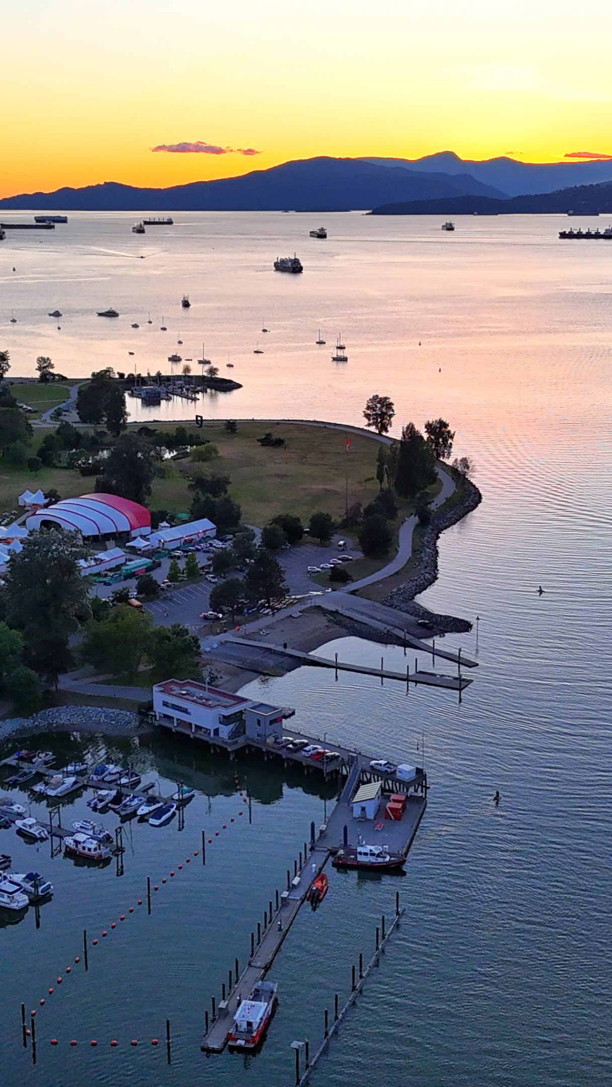 Get outside. Stay a little later. Chase a sunset. Make a memory. Summer moves fast, and this is your sign to enjoy every golden-hour minute of it. ☀️🌅
Last day of school !
What’s your summer plan ?
#vancouver #sunset 縮圖