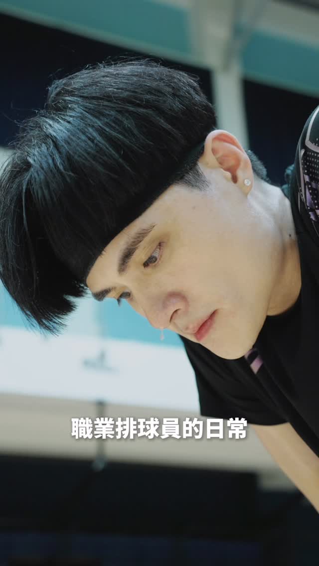 身為職業運動員,除了把訓練做好之外,維持身體狀態也是工作的一部分。
以前最常遇到的問題就是練完想補充蛋白質,結果高蛋白放在家裡,出門忘了帶,回到家累了,又懶得再泡一杯。
最近發現 @sunfriend_mouth 的Base&U還滿方便的,練完直接去7-11就買得到。
一瓶就有22g牛奶+黃金雙蛋白,還有 3957mg BCAA,同時補充蛋白質跟鈣質。
而且不含乳糖、無添加糖,對乳糖敏感或控制熱量的人也比較沒有負擔。
最讓我意外的是紅茶牛乳口味,喝起來真的不像一般高蛋白飲品,沒特別說還以為是手搖飲。
訓練後想快速補充營養的話,這瓶我覺得可以試試。
#懂吃的好朋友 #超商新品 #高蛋白 #高蛋白飲
@sunfriend_mouth @7eleventw 縮圖
