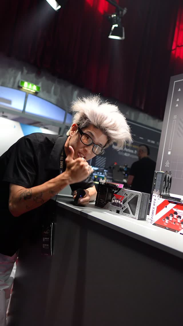 @joeykaotyk got up close with the hand-signed T1 Special Edition graphics cards and game-changing GeForce RTX 50 series at #ROGGamescom2026! 👀🔥🎮
And yes, they were every bit as cool as they looked. 😎
#graphicscard #ASUST1Gaming #TogetherAs1 #T1WIN #RTX5070 #RTX5060Ti 縮圖