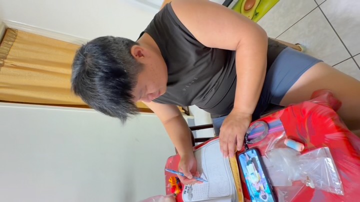 有一種愛渾然天成
那叫做父愛
很謝謝你成為他們的父親
給予他們最大的後盾和靠山
但暑假作業不是你的……😤
#開學 縮圖