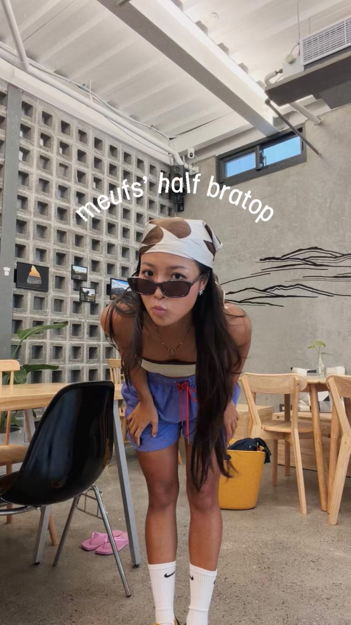 夏天最愛穿的bratop來啦🫪

單穿一件就搞定上身 不用另外穿內衣就是讚😚👌🏾
在頭城海邊+偶爾跑台北 穿了好幾個禮拜
@meufs_half bratop的布料非常親膚柔軟
慢跑爆汗也完全穿得住！
重點是版型跟顏色真的都很漂亮✨✨

✹ twine 卡其拼咖色
✹ gummy sorbet 白色
✹ fizzing up 深藍色
✹ ice drop 粉色

特別感謝 @this_is.stonehouse 借我場地拍拍😚
西西里真的好喝⋯⋯⋯（逢人就推 縮圖