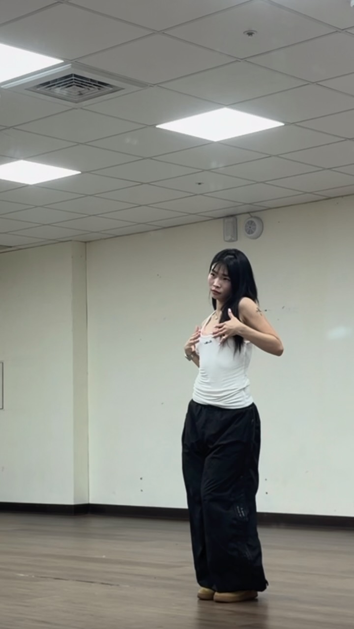 @tyla  THAT GIRL 🙋🏻‍♀️♪ ◞✨″❤︎
偷偷放在試驗影片裡
-
#dance #fyp #tyla #thatgirl #choreographer 縮圖