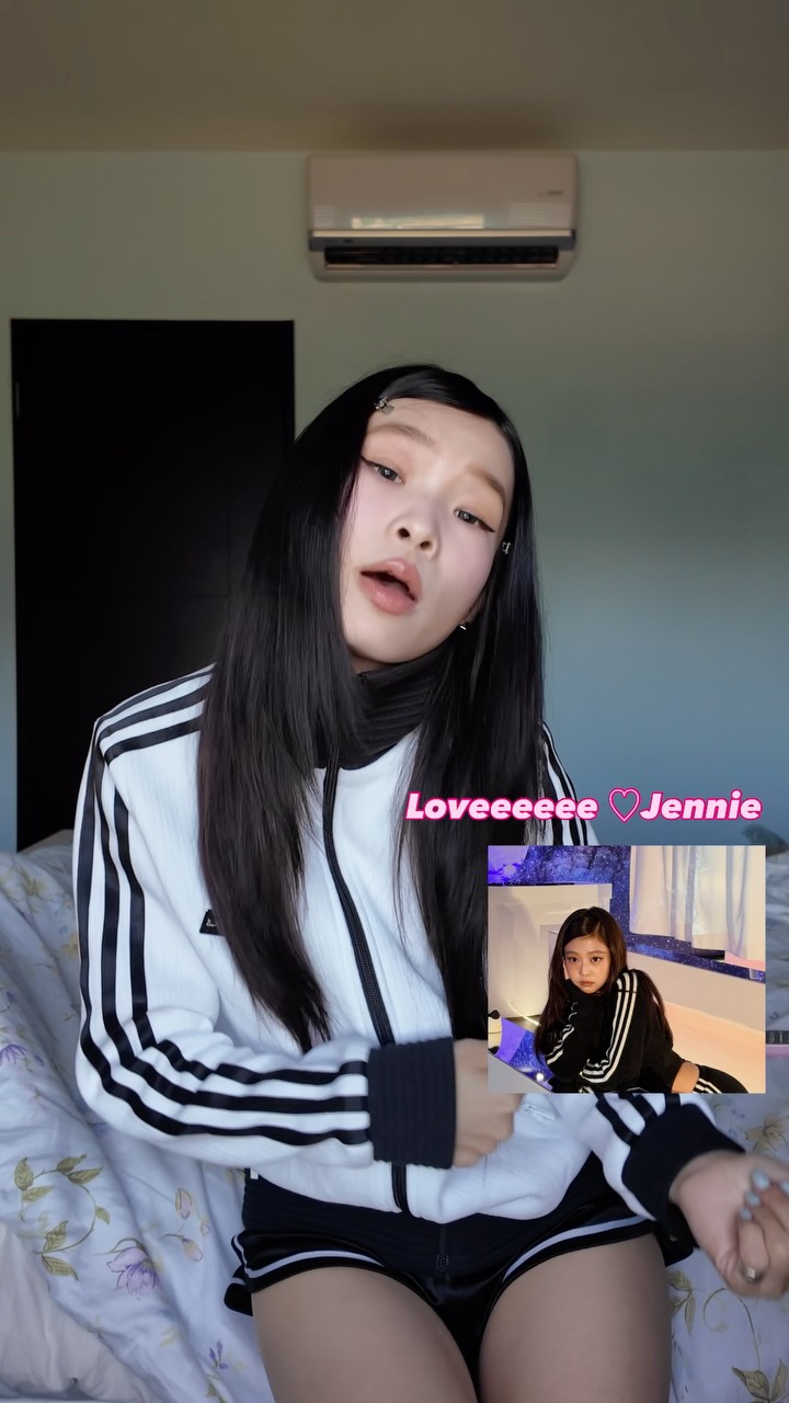 有人傳了這首歌說這是我的歌～
也剛好最近也買了聯名的外套🤍
於是剛睡醒眼睛還很腫就起來拍了哈哈哈哈哈哈哈
#jennie #fyp #IE #wayup #20260913 縮圖