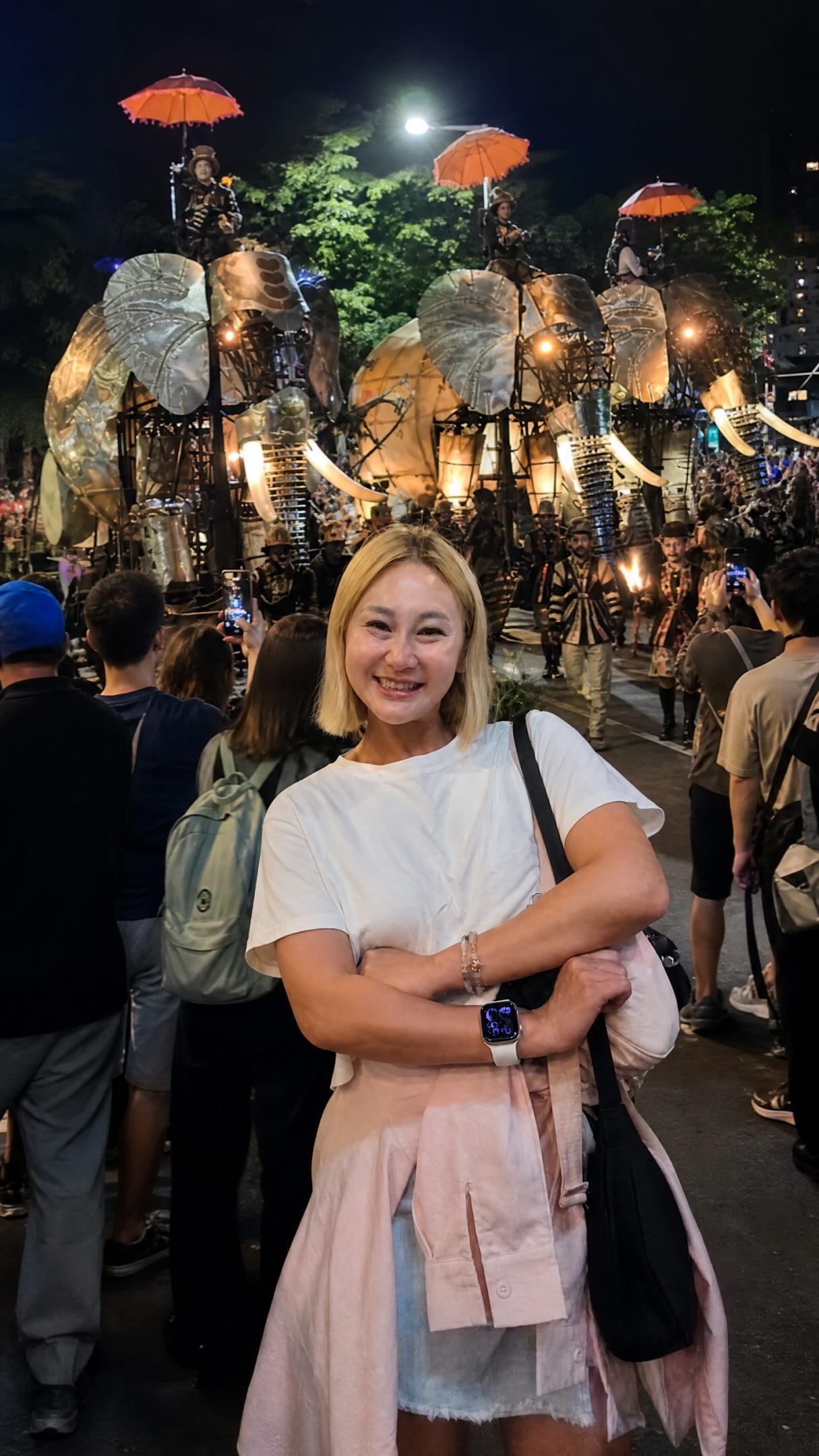 法國人把4.5公尺高的大象🐘
搬來士林了😱
8公尺長、105位藝術家打造,
今晚在士林基河路免費演出,
路過的人全部瞬間停下腳步、手機全部舉起來拍🤳
明晚還有一場,錯過今天的還有機會,記得先來卡位
📍士林基河路
🕗今明兩天限定・免費觀賞
#大象來了 #台北藝術節 #士林 #OpositoTaiwan #機械大象 縮圖