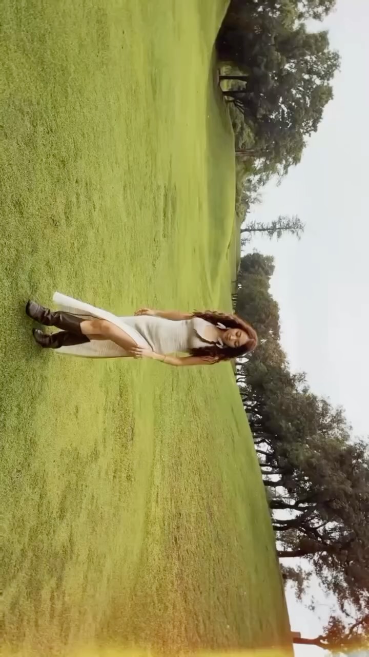今天在果嶺包場玩了一早上 我是在拍什麼MV嗎 😆
上課學的都拿來亂跳了
只許讚美不許笑
Bringing out all my dance class moves today
Compliments only,no laughing 👻
📷 @shaynerainy 縮圖