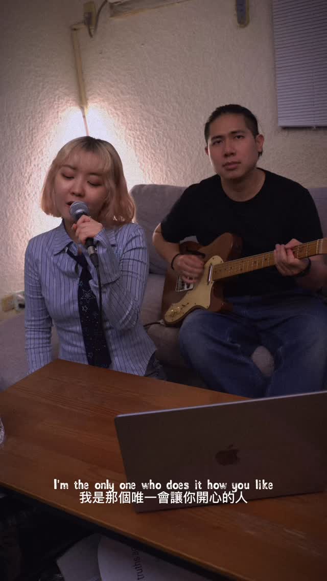 Billie Eilish-Billie bosa nova

這幾天都沒有心思上班
因為只想趕快下班見到你(๑ơ ₃ ơ)♥
臉上的倦容是想你想到失眠

穿著正式的服裝，唱著色色的歌詞

歌詞中譯by me(⁎⁍̴̛ᴗ⁍̴̛⁎)
加入了部分我的解讀

謝謝友立老師一起改編這首歌
編ㄉ真好聽～～～

喜歡的朋友請留言大聲說：
友立老師好帥！(⊙ω⊙) 縮圖