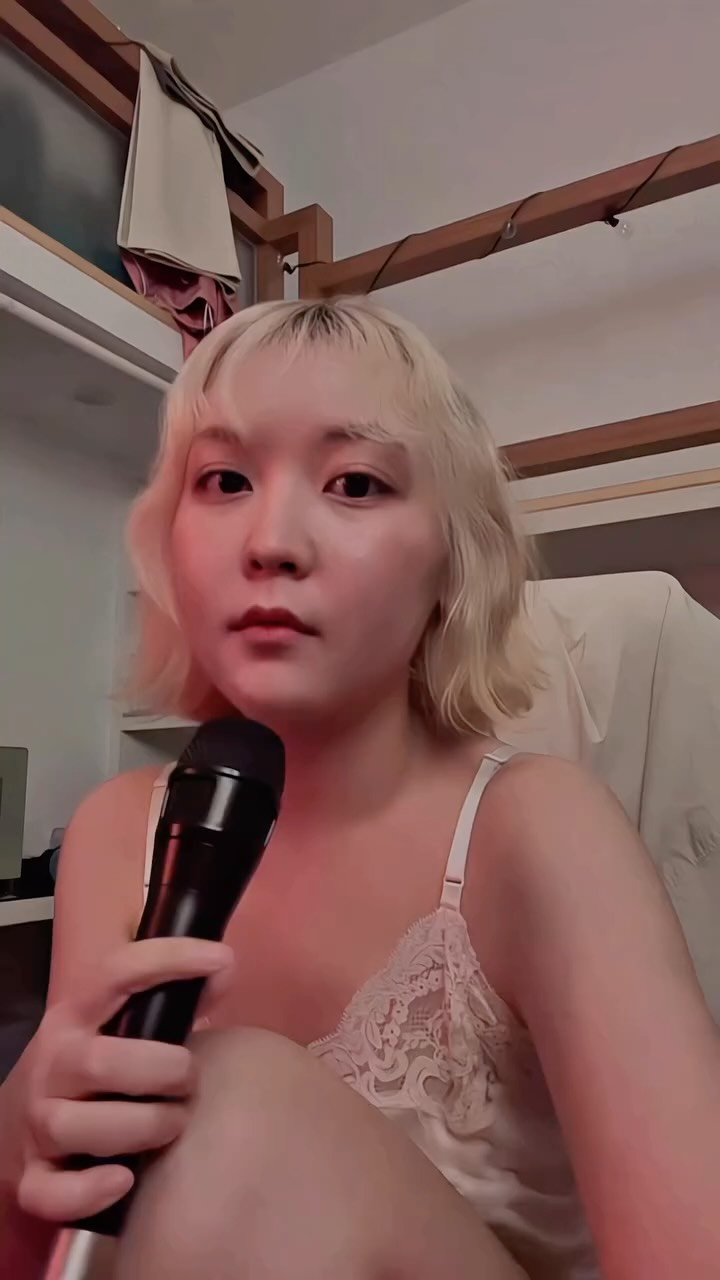.
🌧️
雨天唱唱歌

Billie Eilish-Idontwannabeyouanymore
我們都有討厭自己的時候 縮圖