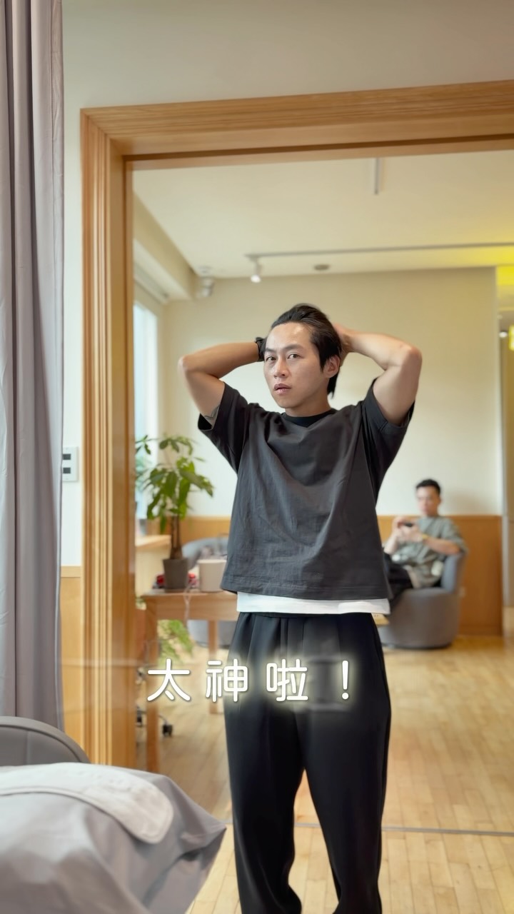 太神啦! 整個透亮
今天來東區的光飛秀 @gwang.facial
體驗「透淨水飛秀課程」
芳療師會講解店內流程和盥洗設備等等
接著就進入肌膚檢測的環節
看到自己變阿凡達嚇爆
原來是看自己哪裡平常沒清潔乾淨
還能預測自己80歲長怎樣
芳療師說這台機器來自🇬🇧 英國
課程過程無痛卻深層淨化毛孔,三段注入結合專櫃級精華養膚!
最後還會照光來強化效果(三種光,芳療師會根據經驗建議
這裡面還會搜集黑頭粉刺😂
很像奇亞籽
我個人覺得成效是挺不賴的 推推! 縮圖