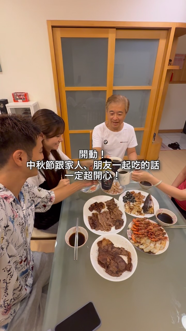 台灣人都知道🇹🇼
中秋節就是要烤肉!!🥩🔥
今年中秋節,我們準備了胡同「海陸奢享澎湃燒烤組」!
想知道這次燒烤組合的詳細價格與購買連結嗎?👇
💬 留言「中秋烤肉」
我就把詳細連結私訊給你!
一次享受超豐富的肉品與海鮮👇
🥩 美國安格斯背肩牛排 300g
🥩 澳洲和牛骰子肉 150g
🥩 美國修清雪花牛肉片 150g
🥩 澳洲背肩燒烤片 200g
🐷 進口松阪豬 100g
🍗 去骨雞腿肉 100g
🦐 草蝦 12P
🦑 軟絲切片 100g
🦑 花枝切片 100g
🐟 低鹽鯖魚片 M
🌭 墨魚香腸 80g
還附上秘製烤肉醬300g+秘製椒鹽罐45g!
4~5人一起吃剛剛好,肉品、海鮮一次滿足,回家直接開烤🔥
而且除了海陸奢享澎湃組之外,還有
🥩 4-5人頂級和牛澎湃組
🥩 2-3人焱燒雙拼燒烤組(無牛)
🥩 2-3人焱燒純牛燒烤組
而且現在還有中秋節限定優惠🎁
🛒消費滿 $2,000|送二節翅6支
🛒消費滿 $3,000|送蟹味噌甲羅燒
🛒消費滿 $5,000|送紐西蘭沙朗牛排200g
今年中秋節,就跟家人朋友一起來烤肉吧!
🇹台灣的中秋節,最高~~!!🥩🔥
#胡同燒肉 #中秋節 #中秋烤肉 縮圖