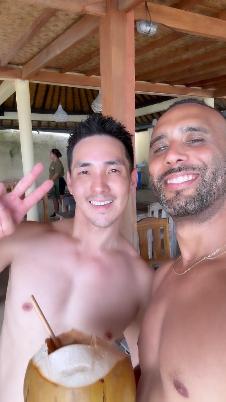 Happy Birthday to me from Bali 🌴🇮🇩☀️🥳 con mi amor @tedthetheodore 👨🏻‍❤️‍💋‍👨🏽 縮圖
