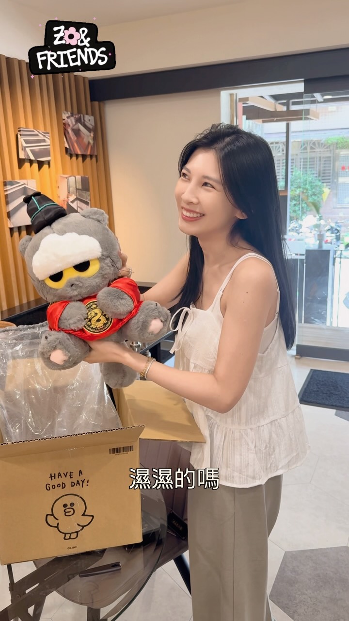 皇帝小貓登基啦🥰

宮廷系列的ZOA超級可愛
實在是只擺在那邊看著也心情很好
看來GD的貓咪
跟他本人一樣會賺(我的)錢呢

#zoa#gd#linefriends 縮圖