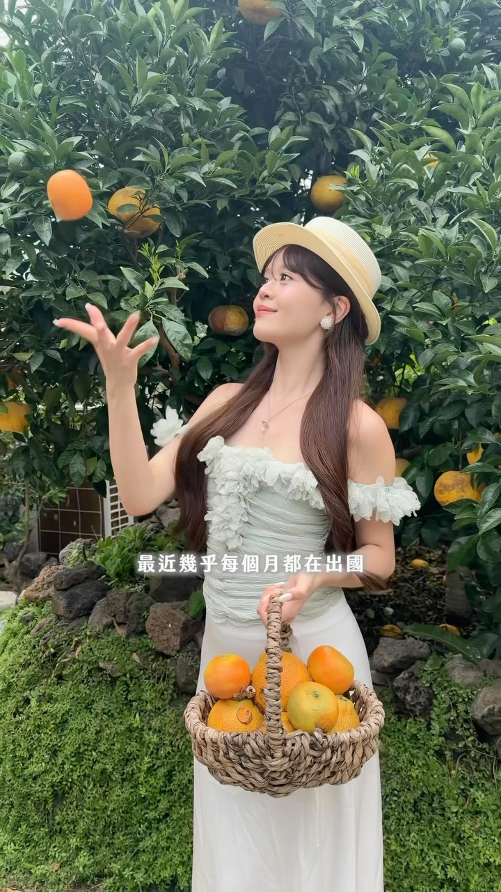 X @kcwinwin_official
最近幾乎每個月都在出國
出門在外吃外食真的很難兼顧營養均衡🥹
幾乎每天都在吃美食 營養攝取就常常被忽略😕😖
忙著工作、旅行、享受生活的同時 也要好好照顧自己
所以最近除了練習正常吃飯 也會固定補充益生菌和魚油
讓日常營養攝取更完整✌🏻
這次 KCWINWIN 的迪士尼公主系列真的可愛到不行!
包裝很有質感 迪士尼粉一定會喜歡到爆🥹💕
而且裡面還有公主盲盒磁鐵可以抽
貼在家裡冰箱上看到心情都好了起來!!!
益生菌補充日常飲食中容易忽略的消化道營養
魚油則補充 Omega-3,讓營養攝取更完整!
吃起來都很順口 日常堅持補充都變得簡單!
🎀 KCWINWIN 公主週限定活動
・全站最低 5.8 折起
・購買任一指定套組,送公主髮帶 1 份✨🤩
髮帶真的超好看!是我用過最喜歡的髮帶🥺
鬆軟蓬鬆又有彈性 質感超好👍🏻顏色也很漂亮😻超喜歡~~
把好好照顧自己放進每天的生活 routine
一點一點 把自己帶往更好的狀態✨ 縮圖