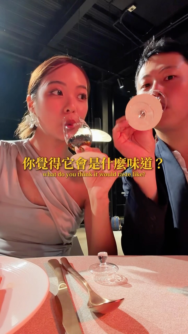 如果一支威士忌是「為台灣而釀」
你覺得它會是什麼味道?
這次在山嵐與茶席之間
喝到格蘭傑 13 年台灣限定版雪莉桶
從台灣高山茶、窗花🍵
到一席辦桌風味
把熟悉的台灣元素🌾
融進一杯來自蘇格蘭高地的威士忌裡
原來「以茶會友」
也可以是威士忌的味道🥃
@glenmorangie_tw @glenmorangie @hennessy
#軒尼詩 #Hennessy #格蘭傑 #Glenmorangie #威士忌 縮圖