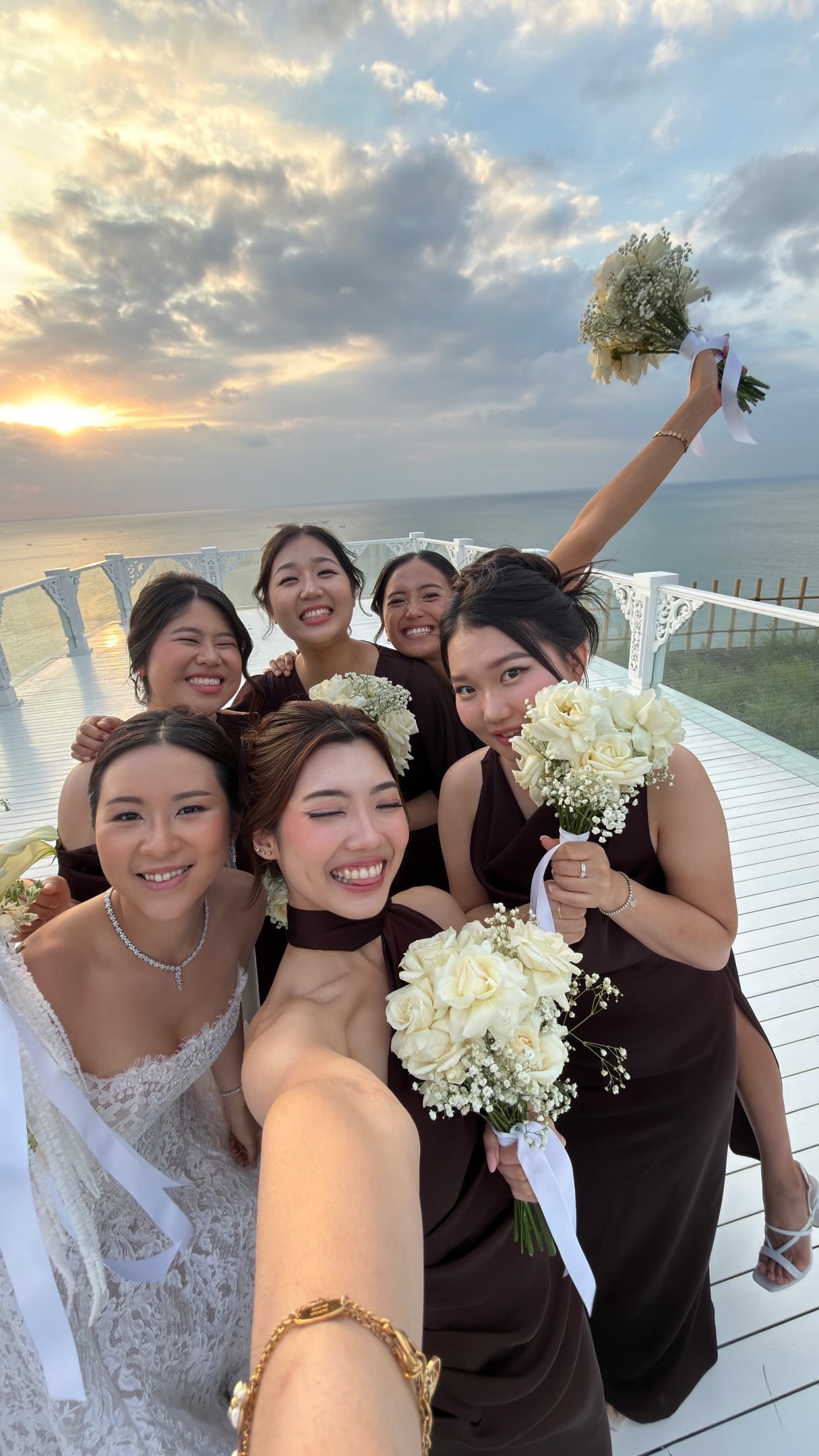 When we’re all wearing brown, but she’s wearing white 🥹🤍
Middle school us would freak out!!! 🫶🏻🫶🏻🫶🏻 縮圖