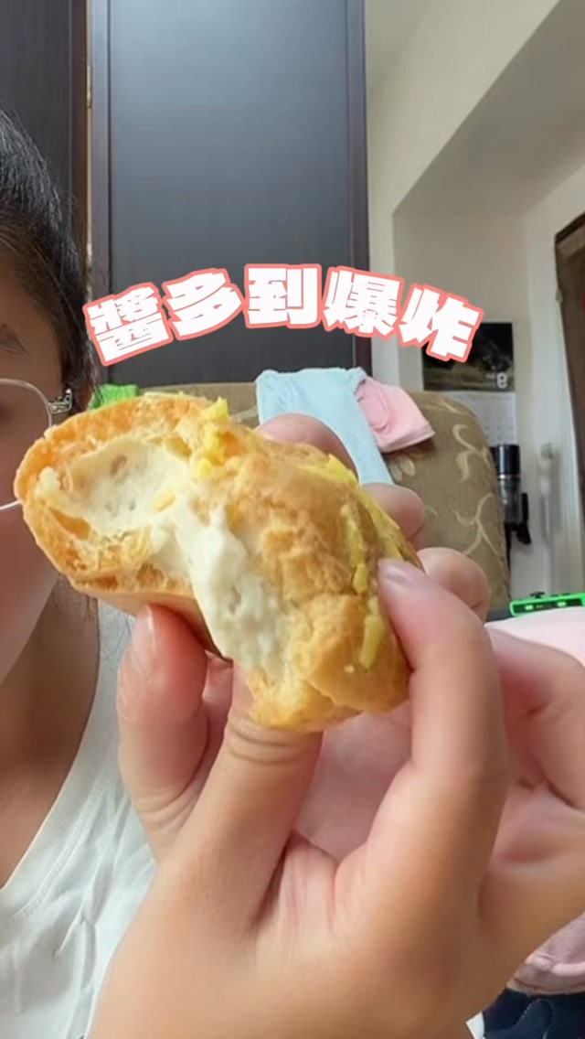 蕉味超濃的🍌泡芙
個人覺得烤一下會比較好吃
#鹿比愛分享 #開箱系列👈 #全家就是妳家廚房 縮圖