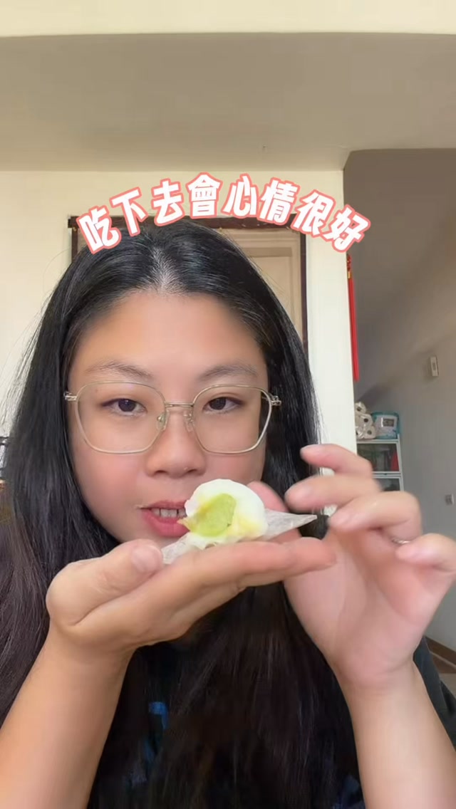 49元買一個快樂
血糖也是坐了一趟雲霄飛車
但好快樂🤗
麝香葡萄大福
撫慰媽媽的乾枯的心靈
#鹿比愛分享 #開箱系列👈 #711限定 #葡萄大福🍇 縮圖