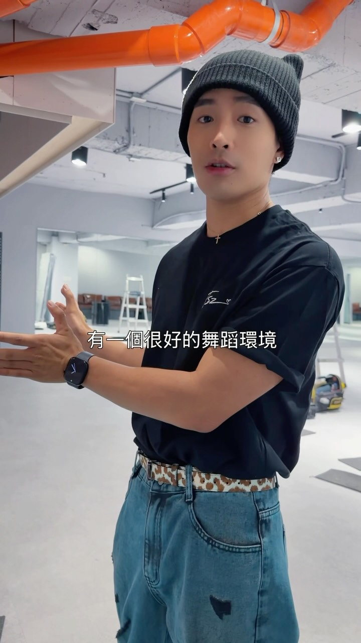一字的玻璃拉門不稀奇
L型的你看過嗎？？

謝謝大大解決我們的需求
太厲害了😍😍😍 
不但有效率，施工快！當天兩小時就完成了
而且還很細心！非常專業！
這不是業配，是誠心推薦給需要的人😎

#昕采玻璃有限公司 #鋁門窗工程 #andingdance 縮圖