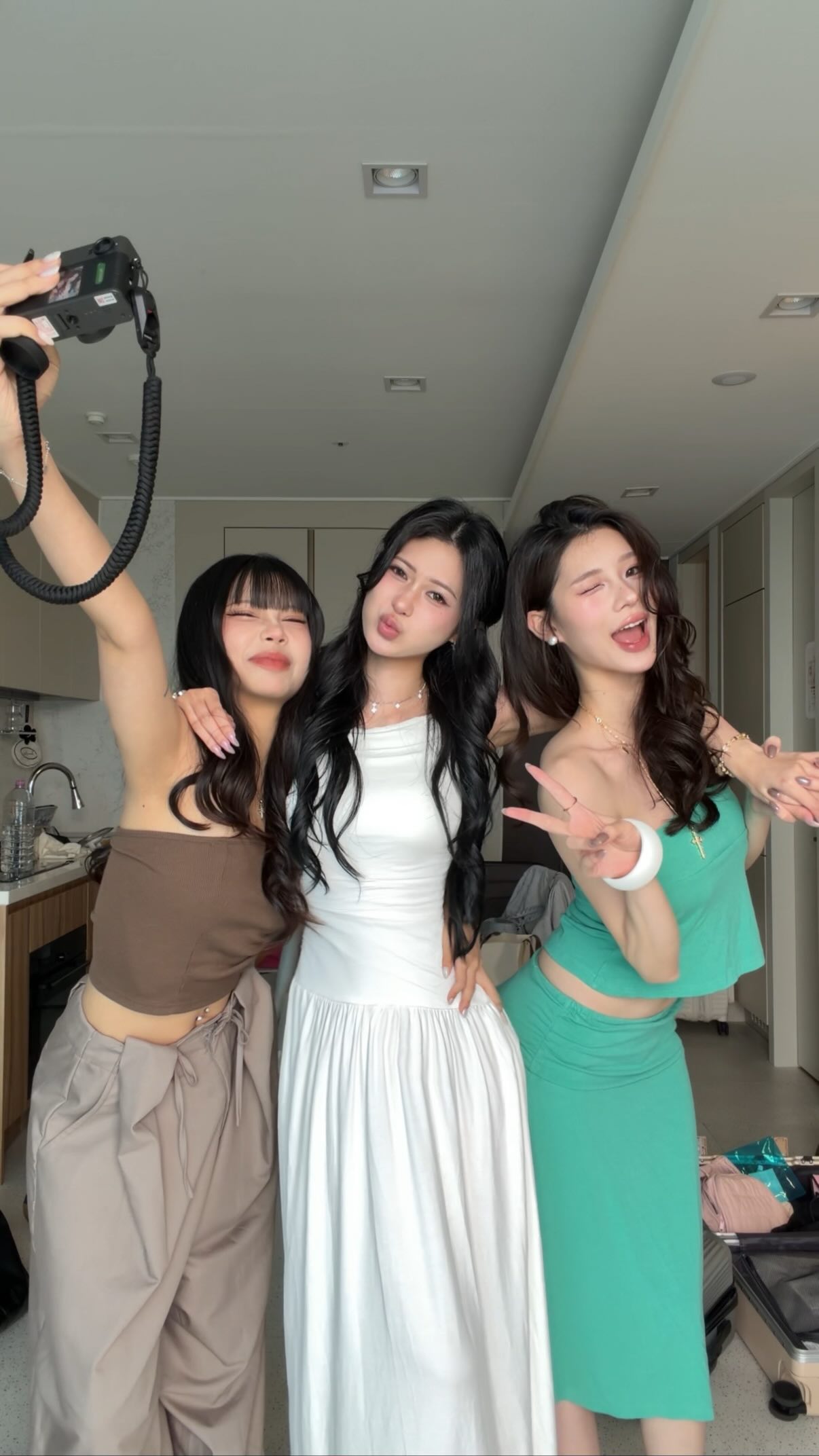 Busan fits w/ my girls 𓂃 ✦
三人完全不同風格🤤🍄🟫🤍🌿 縮圖