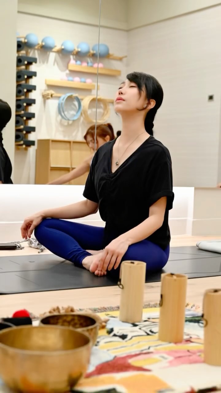 有一位好姐妹不只漂亮有智慧
還自帶強大正能量
她把對生活的熱愛與靜心
都縮影在這個舒服的空間
在這裡把大腦暫時關機
找回專屬於自己的 me time🌹 縮圖