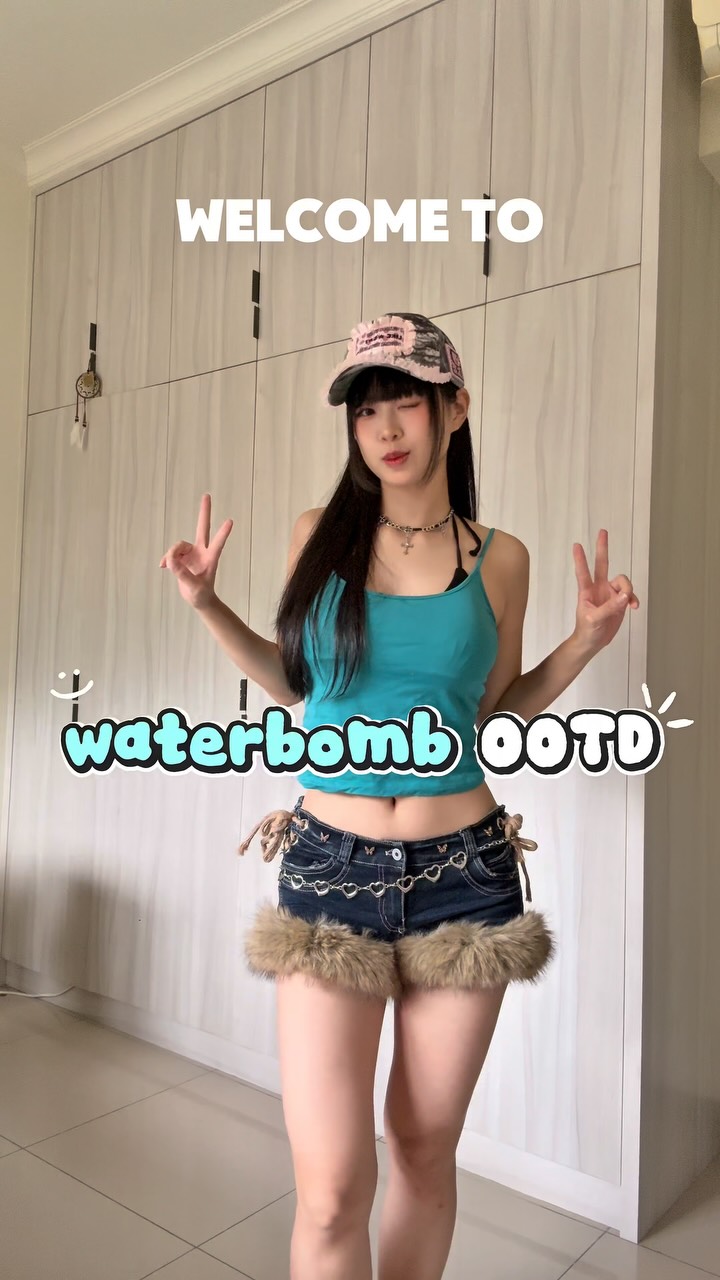 上班可以狼狽,但去 WATERBOMB 不行🙂↔️
要濕就要濕的好看💦
留言告訴我你們喜歡哪一套⋯?
WATERBOMB 是一個可以從14:00 一路玩到22:00 的大型夏日派對
DJ、藝人、美食、喝酒一次全包,一天就有17~18 組演出🔥
@waterbomb_kaohsiung_official
【WATERBOMB KAOHSIUNG 2026 水炸彈音樂節】
● 時間:9/12-9/13
● 地點:高雄夢時代前廣場
●購票網址:https://wve.kktix.cc/events/2026waterbomb-kh
#waterbomb #waterbomb2026 #ootd #outfits #水炸彈 縮圖
