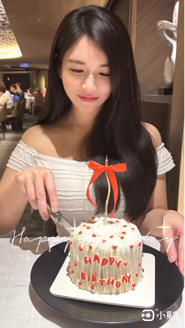 행복으로 가득한 8월🤍🎂🍀 縮圖