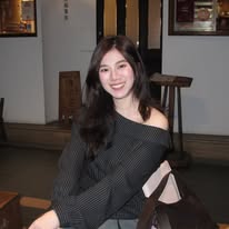 亭嘉Elena Instagram 創作者頭像