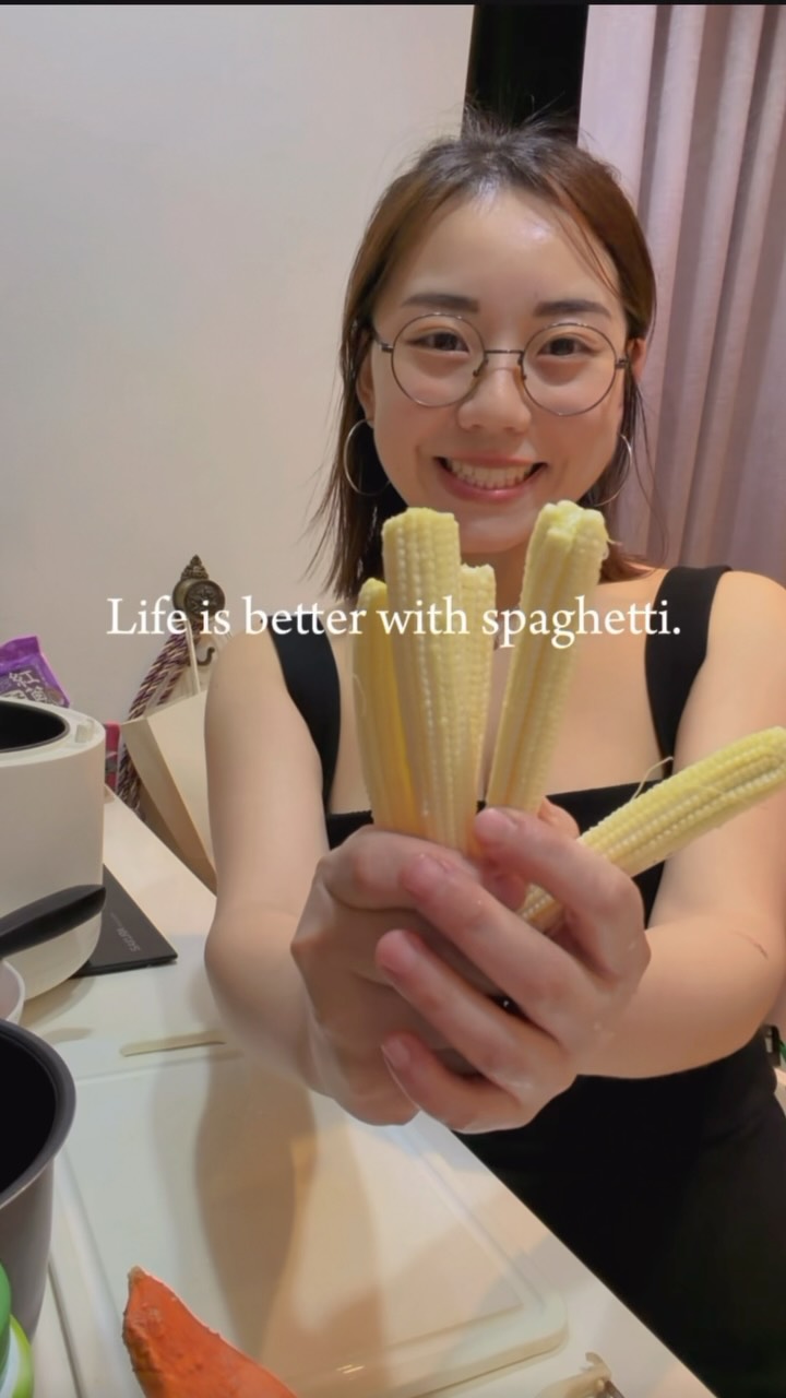 拜託都給我去做!
而且要用新東陽肉醬😂
超懶人電鍋番茄肉醬義大利麵(1-2 人份)
🍅食材
* 義大利麵 200 g
* 新東陽辣味肉醬1罐
* 番茄1-2顆
* 番茄醬50-80g (左右)
* 水 350–450 ml
* 橄欖油 1 大匙
* 鹽、黑胡椒適量
* 各種喜歡的蔬菜
📌做法
1. 將所有蔬菜切成丁狀,放入電子鍋和油拌炒。
2. 將義大利麵折成兩半,放入電子鍋。
3. 加入番茄醬、肉醬、水。
4. 稍微攪拌,讓麵條盡量浸泡在液體中。
5. 電子鍋設定30分鐘。
6. 時間到先攪拌一次,如果麵還偏硬,可再酌量加水。
7. 最後撒上黑胡椒和鹽調味(不夠鹹的話)即可。 縮圖