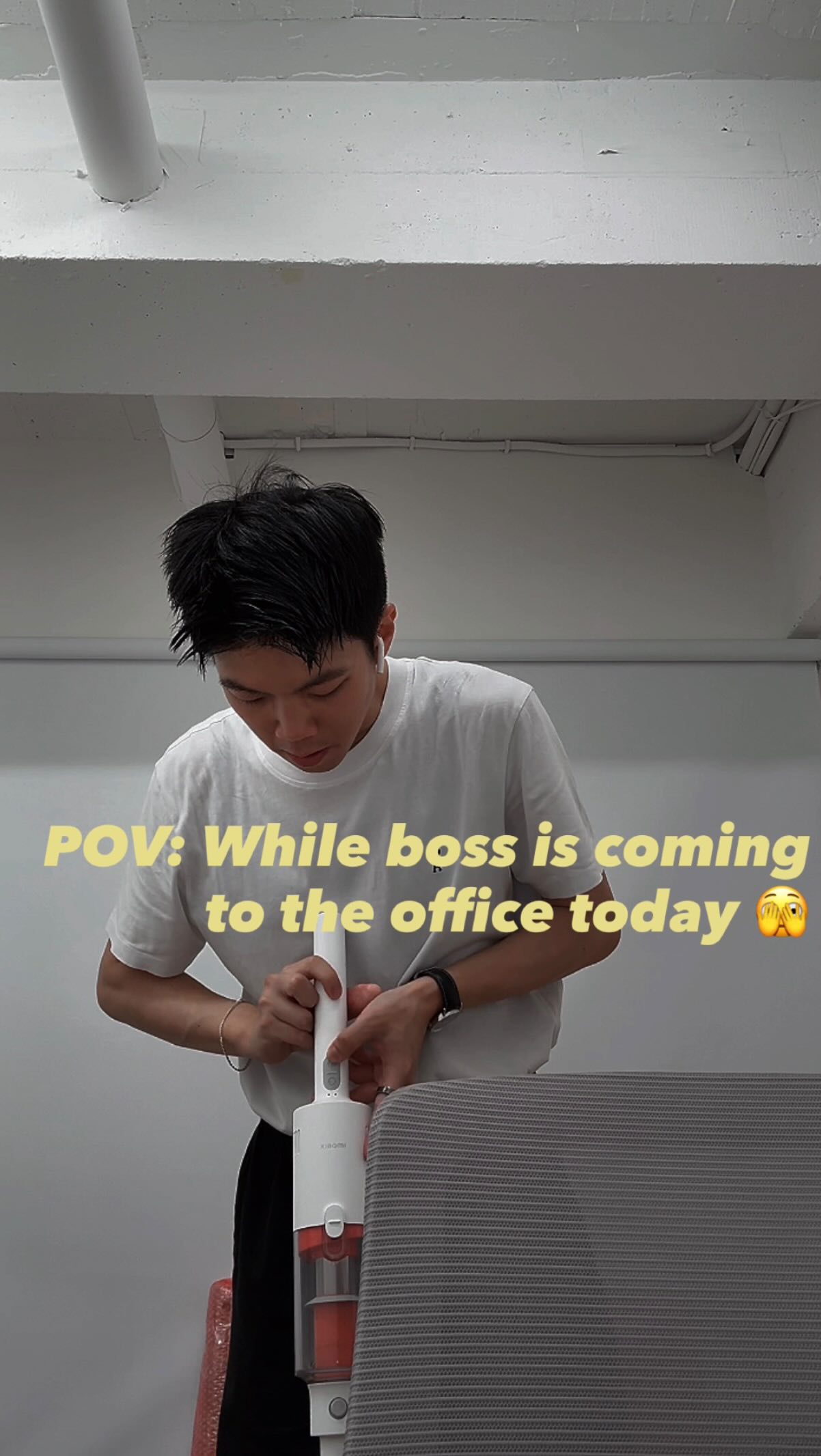 POV: While boss is coming to the office today 🫣
(糟糕!她的Snoopy還沒擦乾淨😂)
#workday #office #dailyvlog #officehumor 縮圖