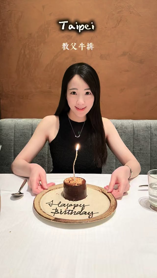 教父牛排
本來應該在六月吃的生日餐
拖到八月才吃
這次吃台北漢來裡的教父牛排
我們吃中午的商業午餐
牛肝菌卡布奇諾跟香煎南非鮑魚都很好吃
牛排的部分店員當日推薦澳洲牛
我點了澳洲老饕牛排3-4分熟
肉質非常軟嫩好吃
朋友點的美國紐約客
吃起來比較有嚼勁
波本楓糖厚培根是大家推薦的
自己點了也蠻喜歡
甜點部分提拉米蘇酒味很重
不然我會更喜歡~
鮮奶茶也都不錯喝~
商業午餐相對CP值蠻高的
推薦給大家唷~
❦店家: @dannyssteakhousehilai
❦地址:台北市南港區經貿一路168號1樓
❦電話:02-2788-5656 縮圖