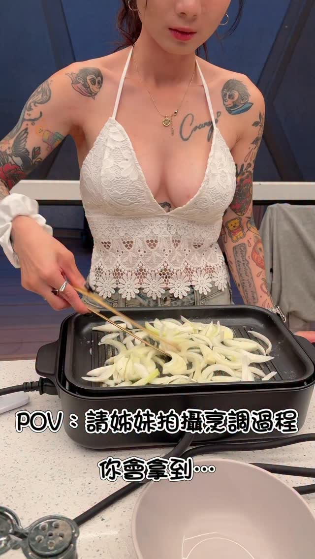 #分享文
不多說,
一群女人一起烹調畫面太美
😂😂😂😂
攝影師: @qcc_com
#烹調日常 #姐妹日常 #旅行記録 #抖音 縮圖