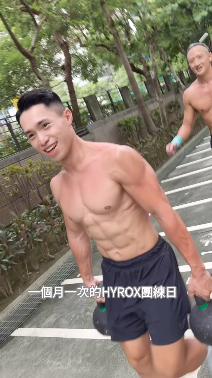 9/27Hyrox 團練日1130-1300見(名額有限)
由 @chouunn_ @shawn800910 @caleb_liao 領軍
Gym : @peri.training
最Carry隊友 @zanyfeng @kaokaokaotsao
三人行,必有我師焉 輪替休息 拍照手
12月HYROX 吉隆坡持續備戰中 @hyroxtw 縮圖