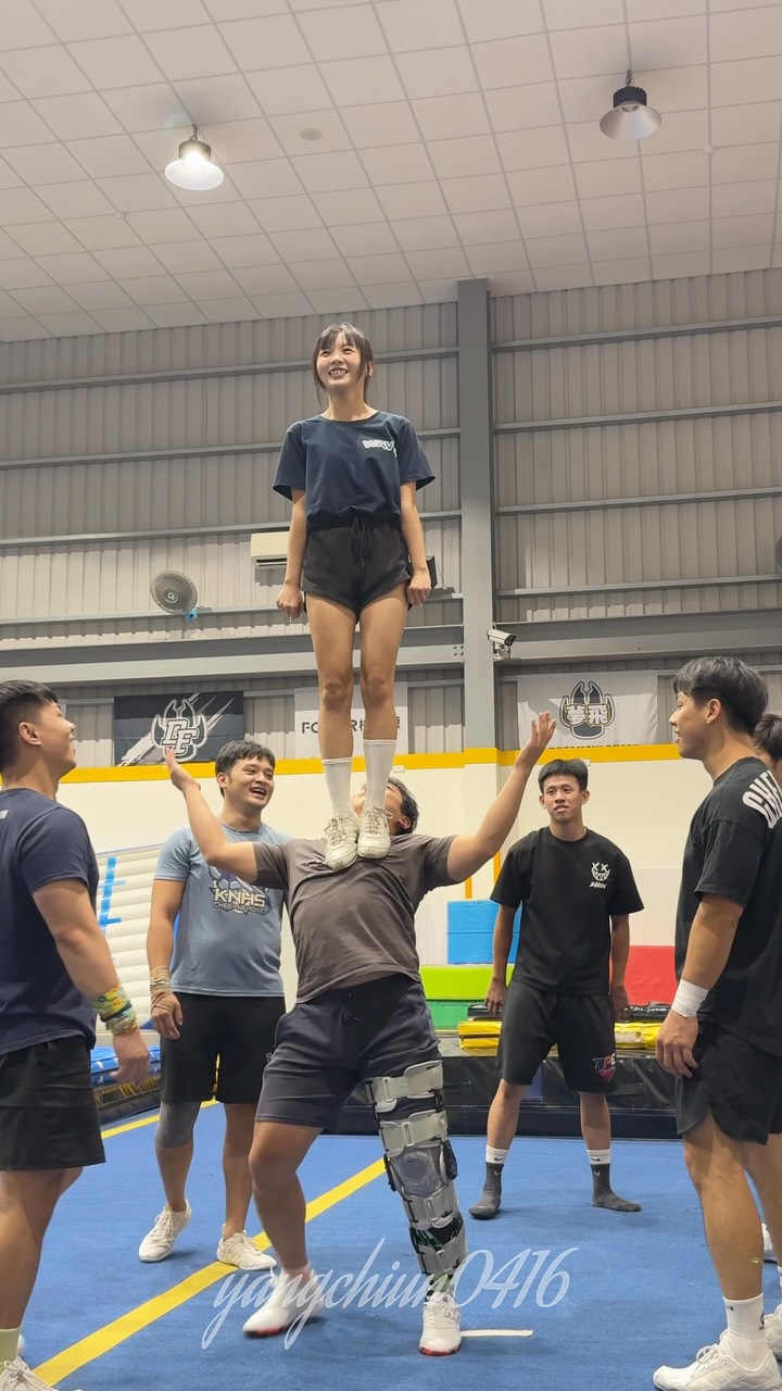 沒看過這招丟的比 @cheersugar4 好的
#stunt #fun #reels #inspiration #sport 縮圖