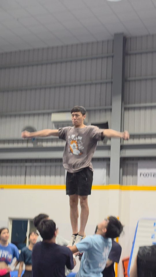 丟高高基礎訓練
#partnerstunt #sports #cheerleading #funny #challenge 縮圖