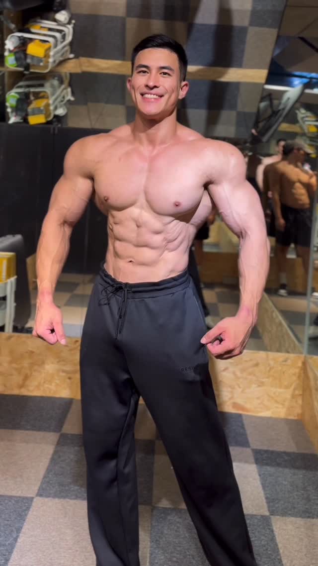 下次上台不知何時哩~
先好好享受生活跟健身的快樂吧!
#ifbbpro #健身教練 #muscle #life #台中 縮圖